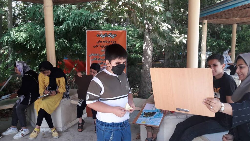 حضور کتابخانه سیار و اجرای فعالیتهای فرهنگی، هنری در «اردوگاه امام علی(ع)»