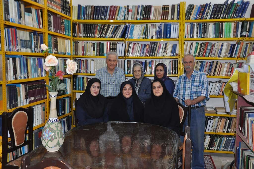 دیدار سرپرست و همکاران کانون البرز با استاد حمیدی شاهنامه پژوه البرزی دیدار سرپرست و کارشناسان کانون البرز با «بهمن حمیدی» شاهنامه پژوه کرجی