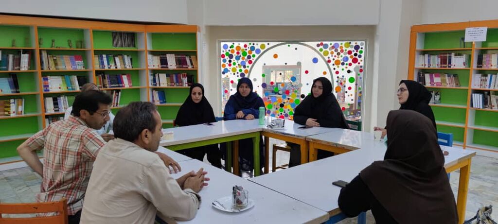 نشست فصلی مربیان هنری کانون قم