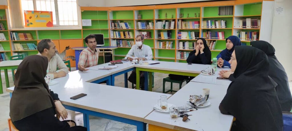 نشست فصلی مربیان هنری کانون قم