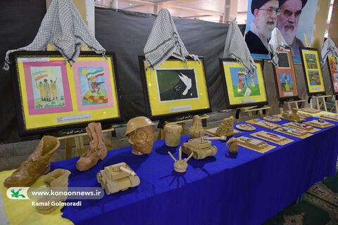 نمایشگاه آثار دفاع مقدس اعضای کانون لرستان