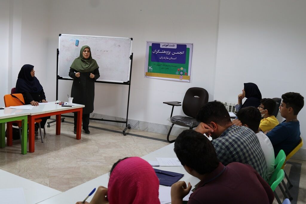 نشست آموزشی انجمن پژوهشگران کانون مازندران برگزار شد