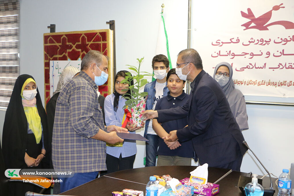 تجلیل از پیشکسوتان جهاد و مقاومت در کانون سمنان تجلیل از پیشکسوتان جهاد و مقاومت در کانون سمنان