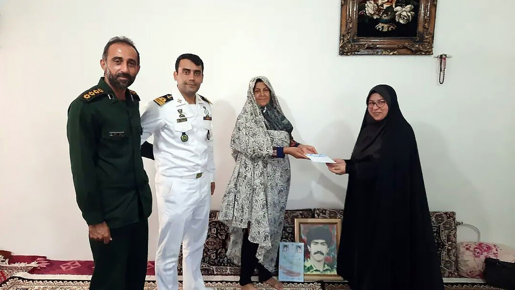 دیدار مسؤولان مراکز فرهنگی هنری با خانواده معزز شهدا