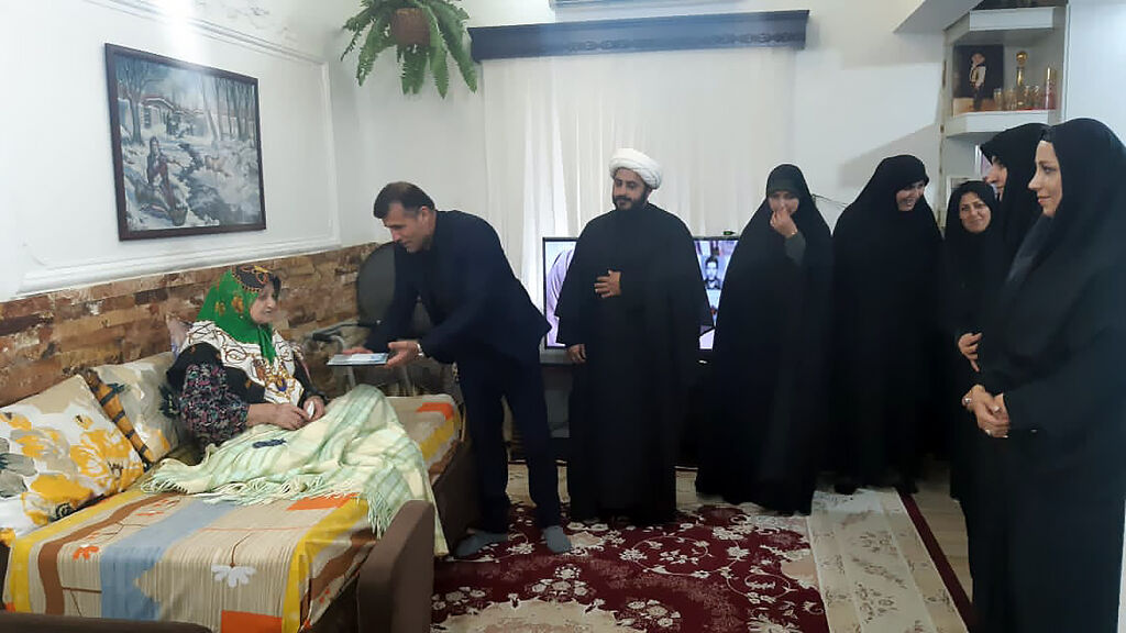 دیدار مسؤولان مراکز فرهنگی هنری با خانواده معزز شهدا