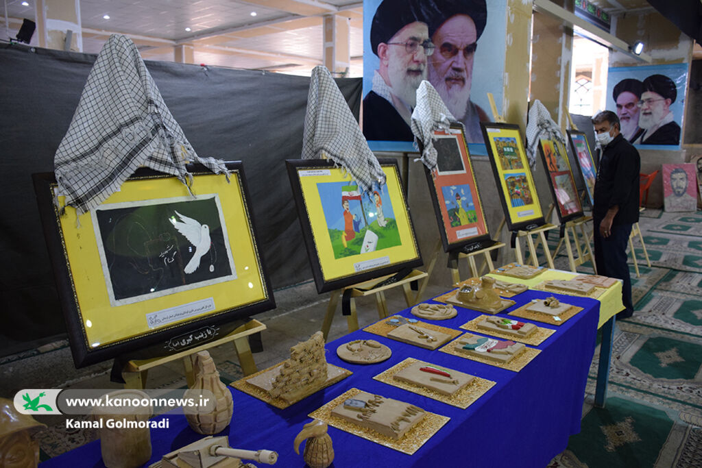 نمایشگاه آثار دفاع مقدس اعضای کانون لرستان در خرم آباد
