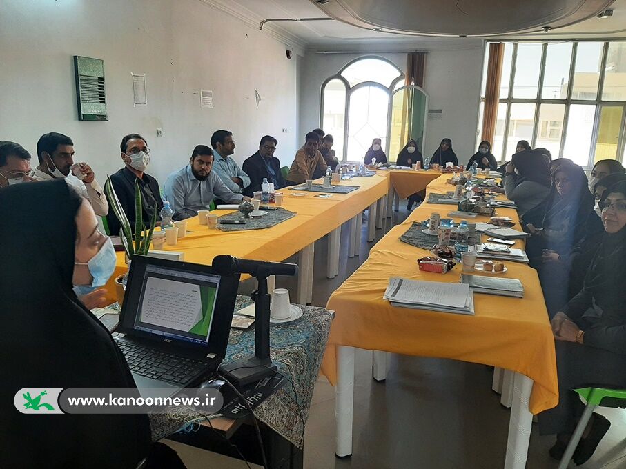 نشست توجیهی آسیبهای اجتماعی با محوریت سلامت روان و بحرانهای نوجوانی