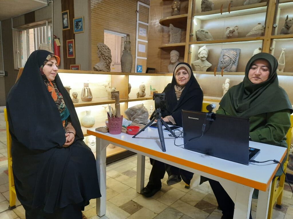 نشست تخصصی سفالگری ویژه مربیان هنری کانون پرورش فکری برگزار شد