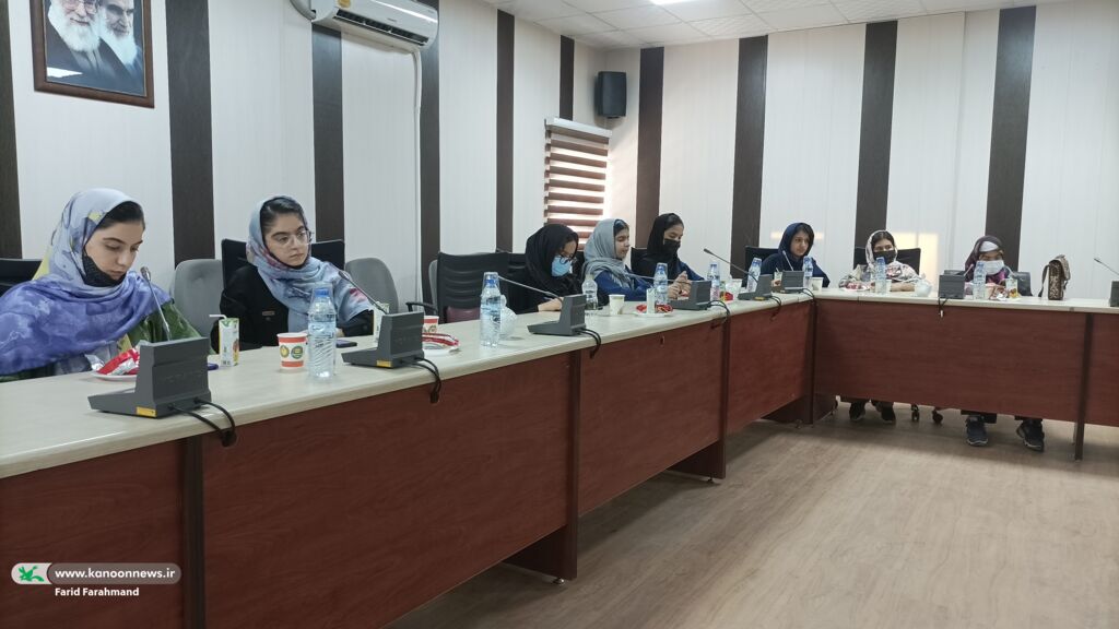 بیست‌ونهمین جلسه‌ی انجمن داستان‌نویسان نوجوان کانون استان در زاهدان برگزار شد