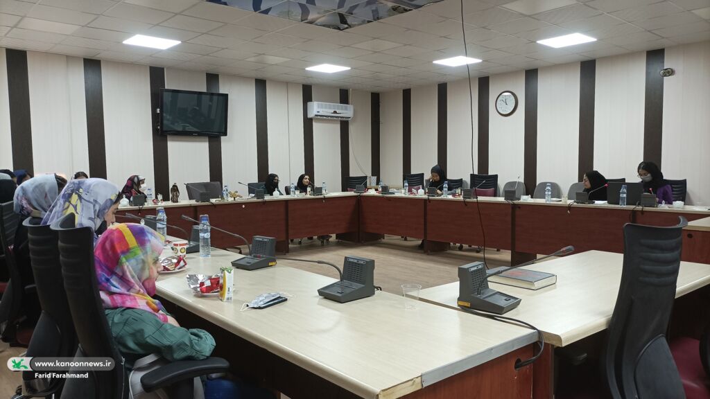 بیستونهمین جلسهی انجمن داستاننویسان نوجوان کانون استان در زاهدان برگزار شد