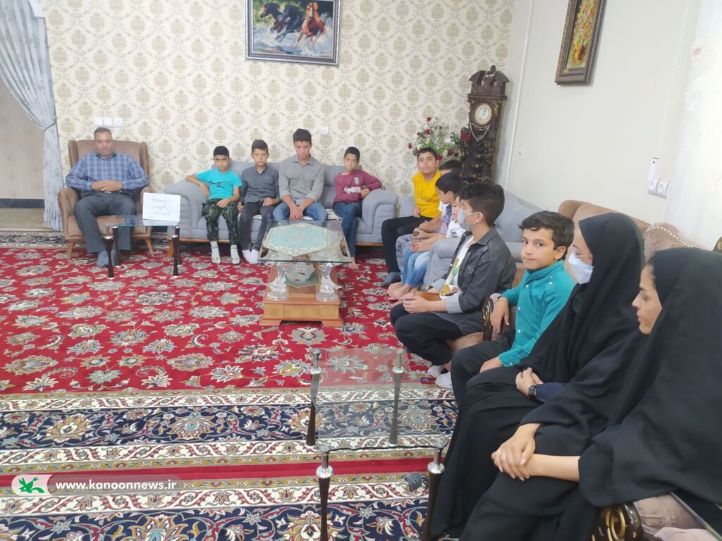 دیدار جمعی از کودکان ونوجوانان عضو کانون پرورش فکری سرایان با دفاع مقدس دیدار جمعی از کودکان ونوجوانان عضو کانون پرورش فکری سرایان با دفاع مقدس