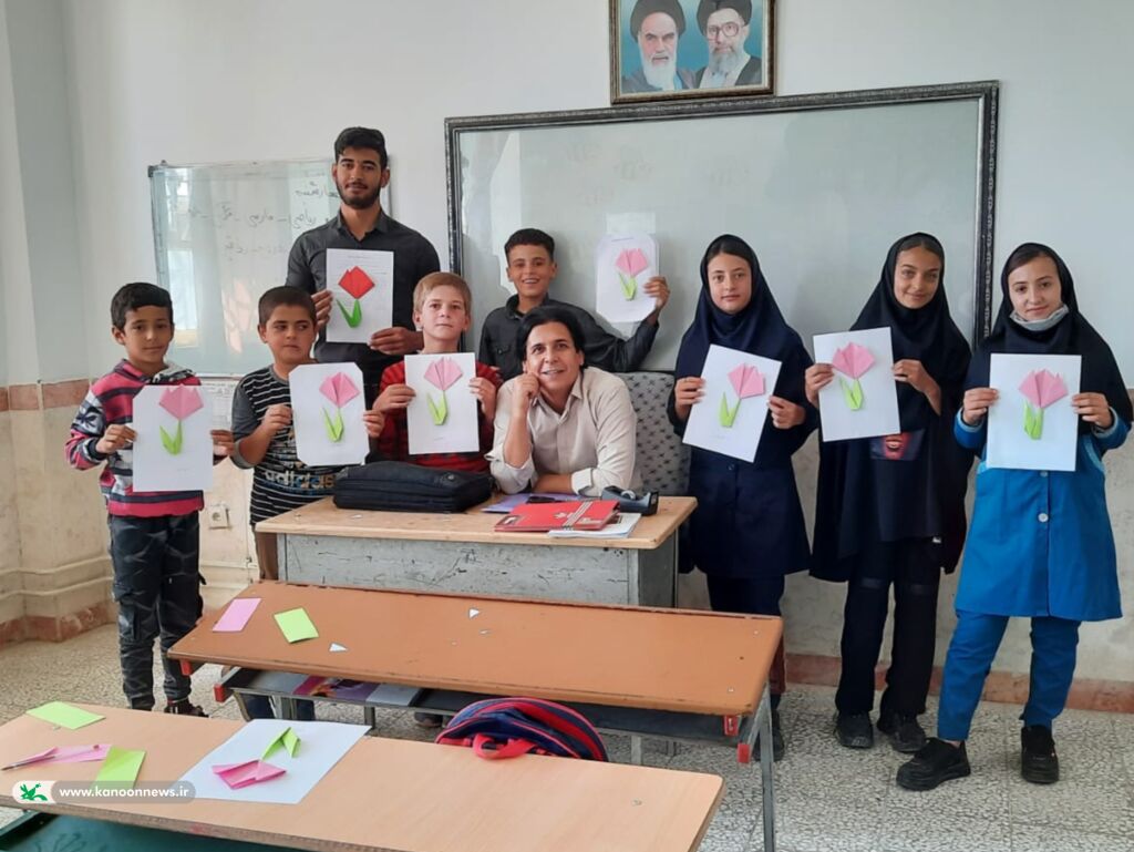 کارگاه های هنری در کتابخانه های فرهنگی و هنری کانون پرورش فکری شماره ۲ نهاوند وکتابخانه سیار روستایی کانون فامنین