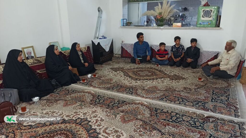 دیدار اعضا و مربیان مراکز کانون پرورش فکری قاین با جانباز دوران دفاع مقدس دیدار اعضا و مربیان مراکز کانون پرورش فکری قاین با جانباز دوران دفاع مقدس