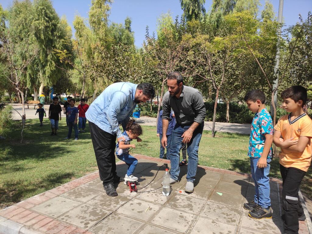 ویژه برنامهی «موشک نوشابه ای» درمرکز۶کانون استان قم