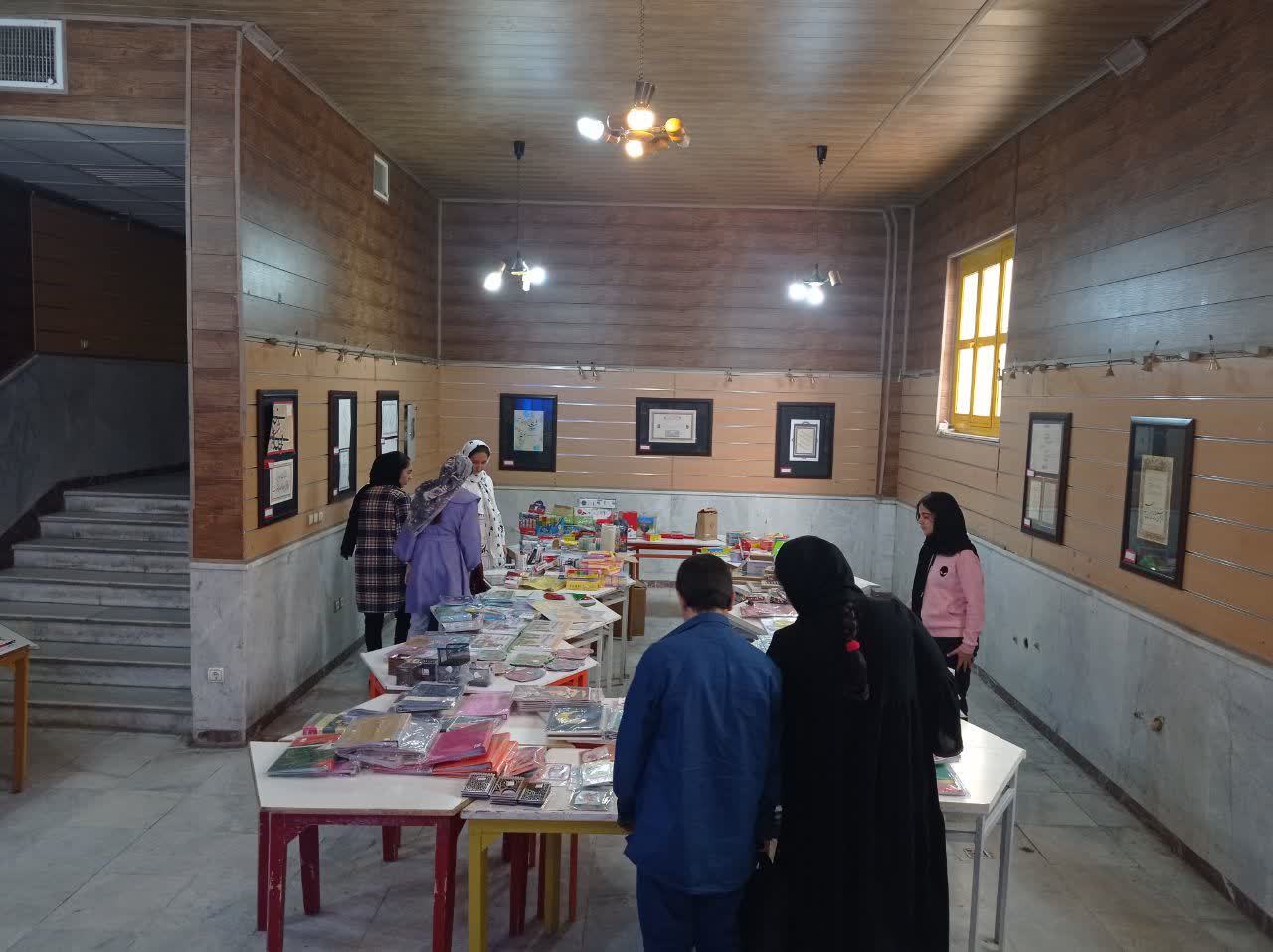 دو نمایشگاه «رنگ‌ و رهایی» و «ایران‌نوشت» در مجتمع فرهنگی هنری آفرینش کانون کرمانشاه برگزار شد.