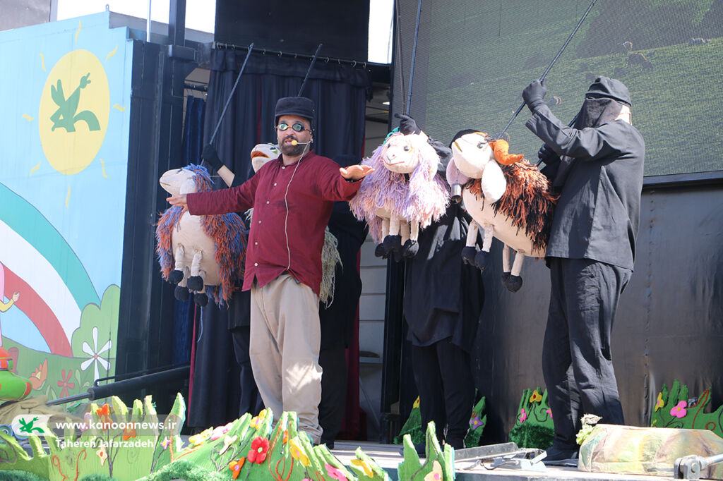 استقبال گرمساریها از نمایش تماشاخانه سیار کانون