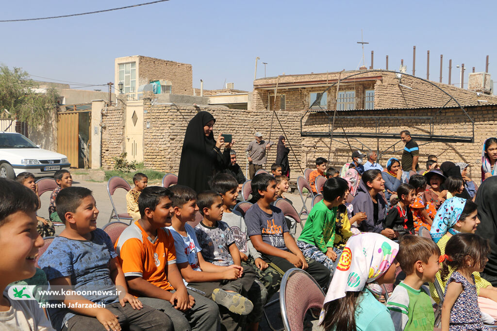 استقبال گرمساریها از نمایش تماشاخانه سیار کانون