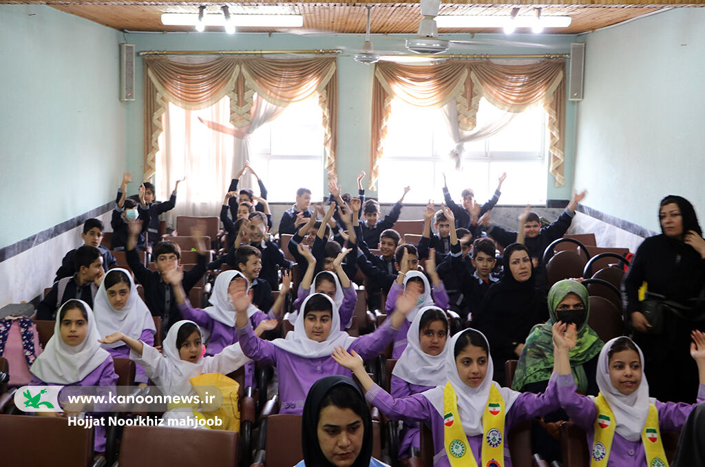 خاطرهسازی امدادگران فرهنگی کانون با کودکان اطاقوری