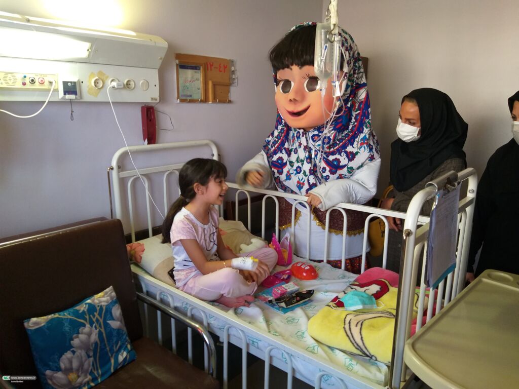  عیادت از کودکان بستری در بیمارستان آیت الله موسوی زنجان