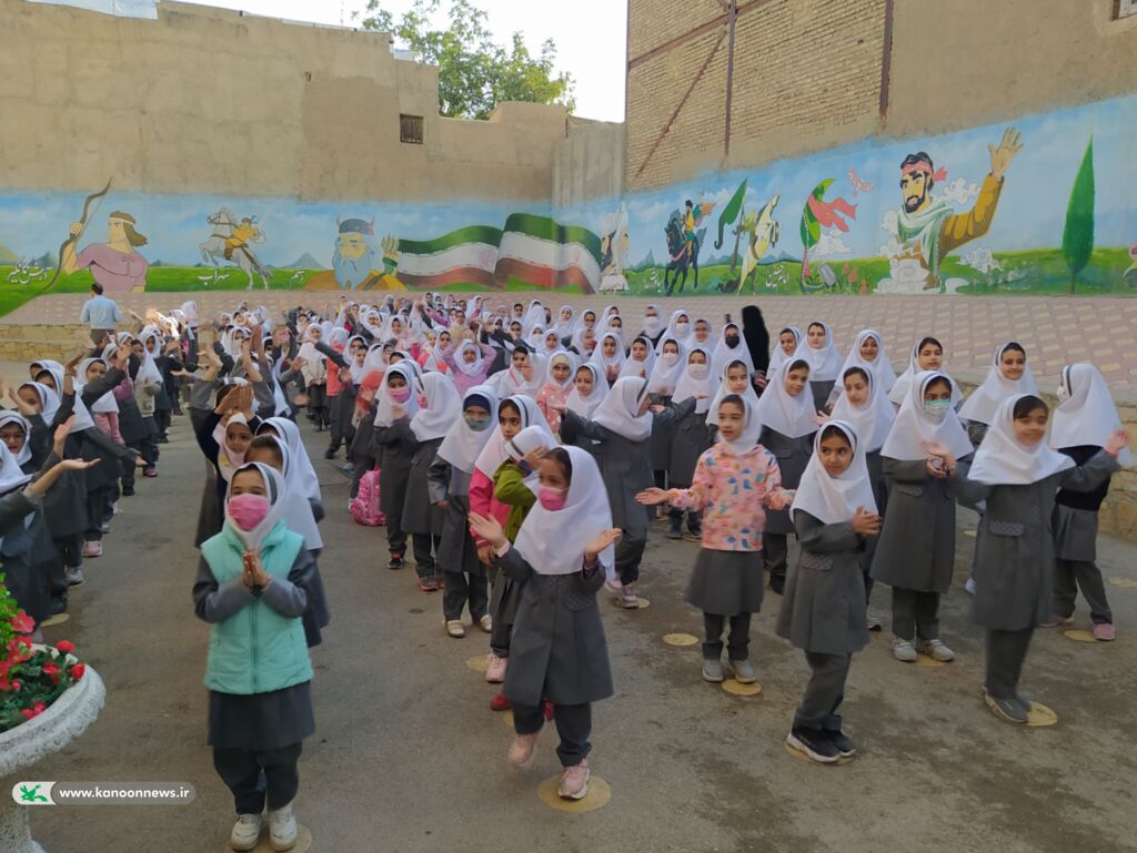 زنگ روز جهانی و هفته ملی کودک به دست فرزندان شهدای مدافع حرم در همدان نواخته شد 