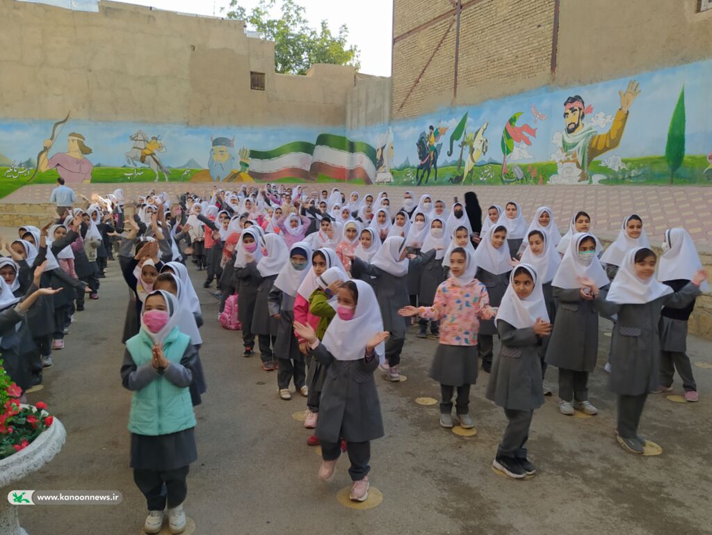 زنگ روز جهانی و هفته ملی کودک به دست فرزندان شهدای مدافع حرم در همدان نواخته شد