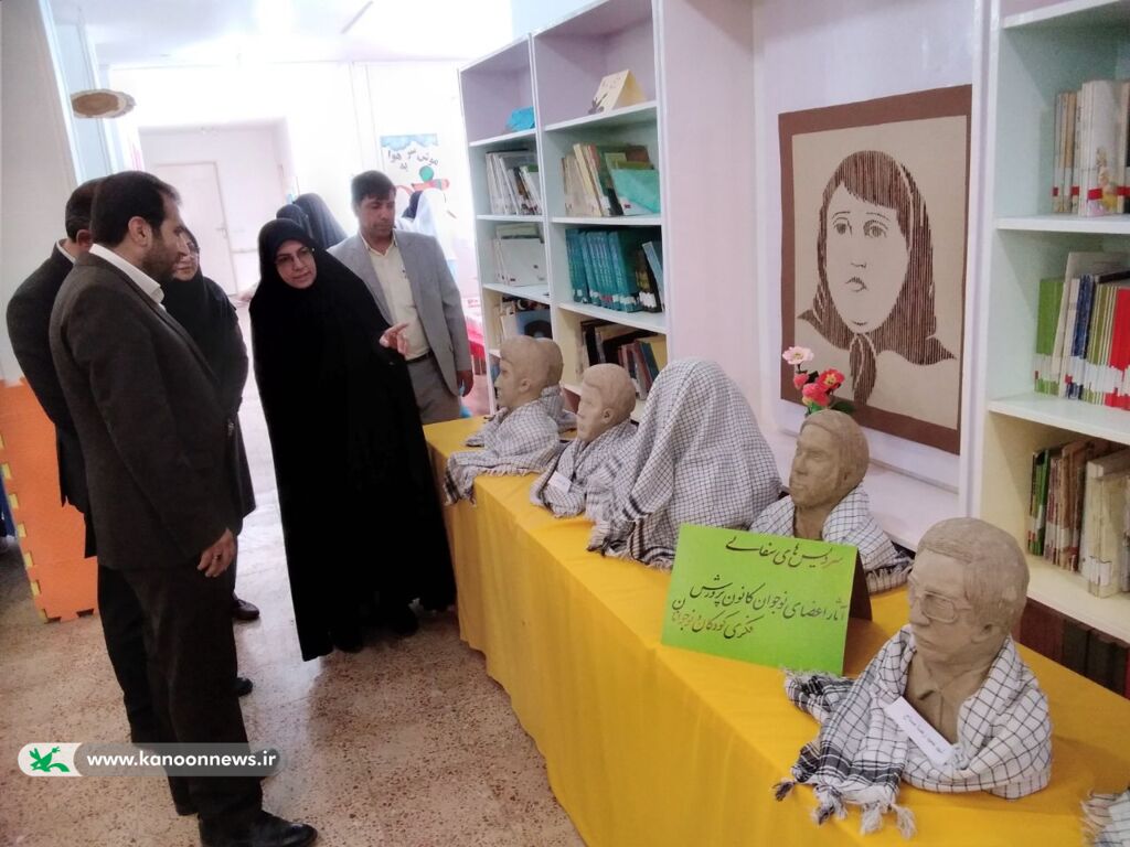 افتتاح نمایشگاه آثار هنری اعضا و مربیان کانون پرورش فکری کودکان و نوجوانان استان