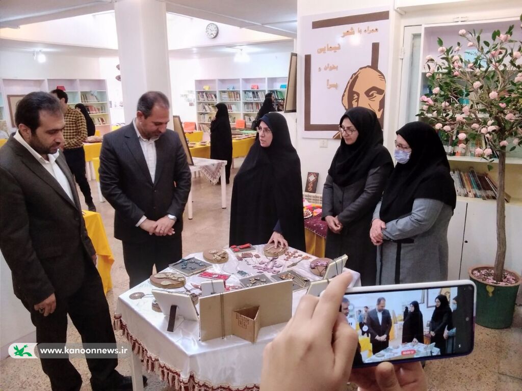 افتتاح نمایشگاه آثار هنری اعضا و مربیان کانون پرورش فکری کودکان و نوجوانان استان