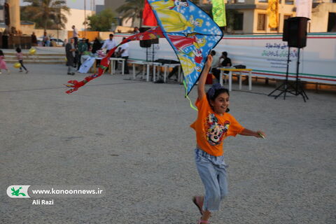 پرواز بابادک های شادی و امید در آسمان بوشهر2