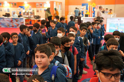 نمایشگاه هفته ملی و روز جهانی کودک در کانون (۳)