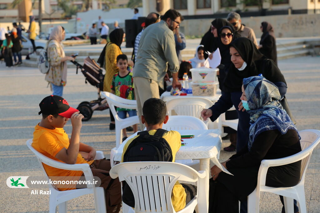 پرواز بابادک های شادی و امید در آسمان بوشهر