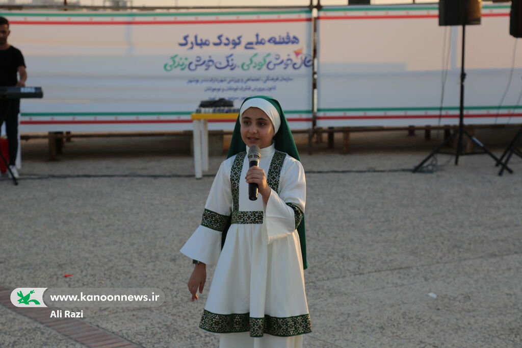 پرواز بابادک های شادی و امید در آسمان بوشهر