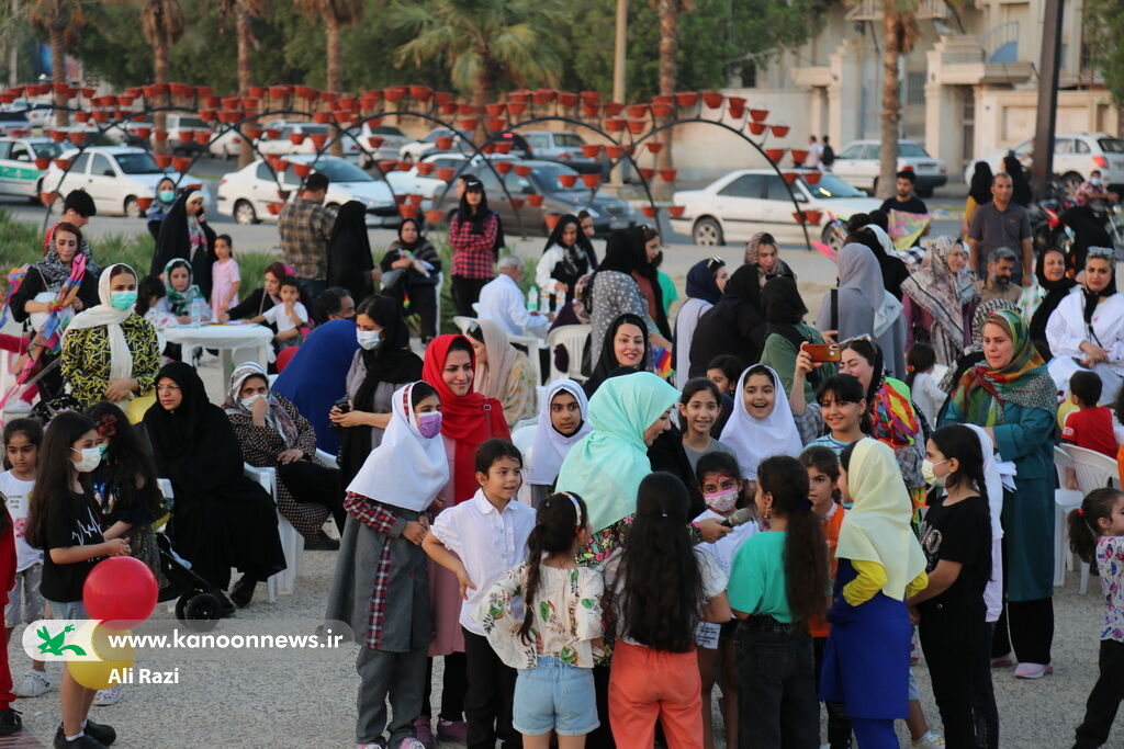 پرواز بابادک های شادی و امید در آسمان بوشهر