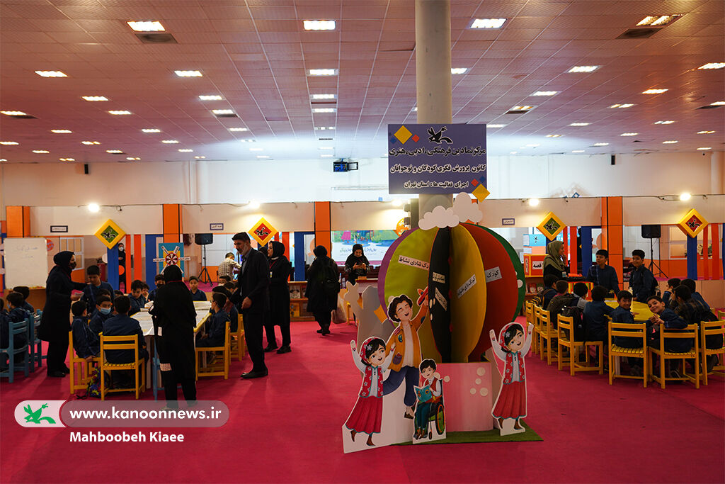 نمایشگاه هفته ملی و روز جهانی کودک در کانون (۳) نمایشگاه هفته ملی و روز جهانی کودک در کانون (۳)