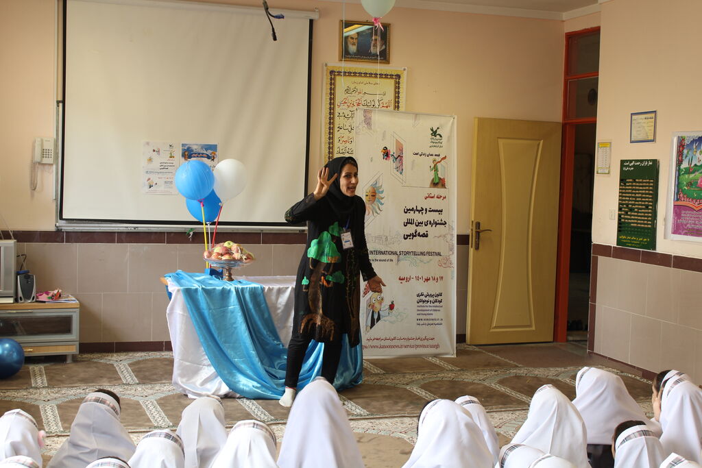 قصه‌گویان جشنواره بین‌المللی قصه‌ها را به مدارس ارومیه بردند