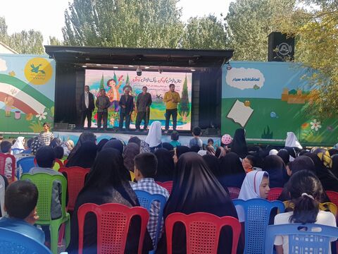 حضور تماشاخانه سیار کانون پرورش فکری کودکان و نوجوانان در استان کردستان