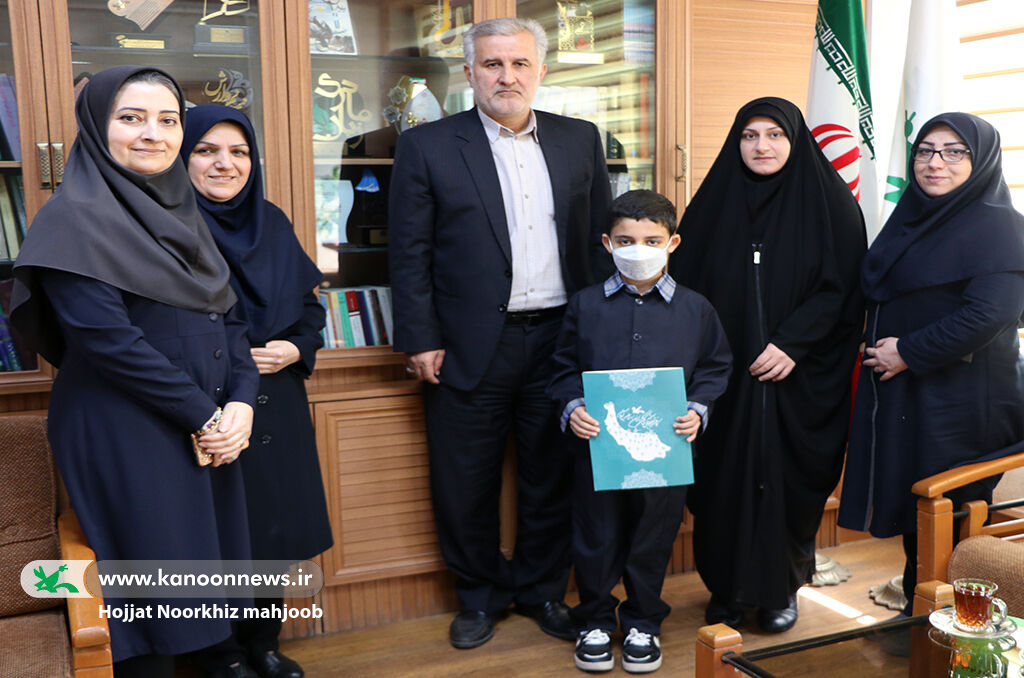 فرزند شهید مدافع حرم، عضو افتخاری کانون شد