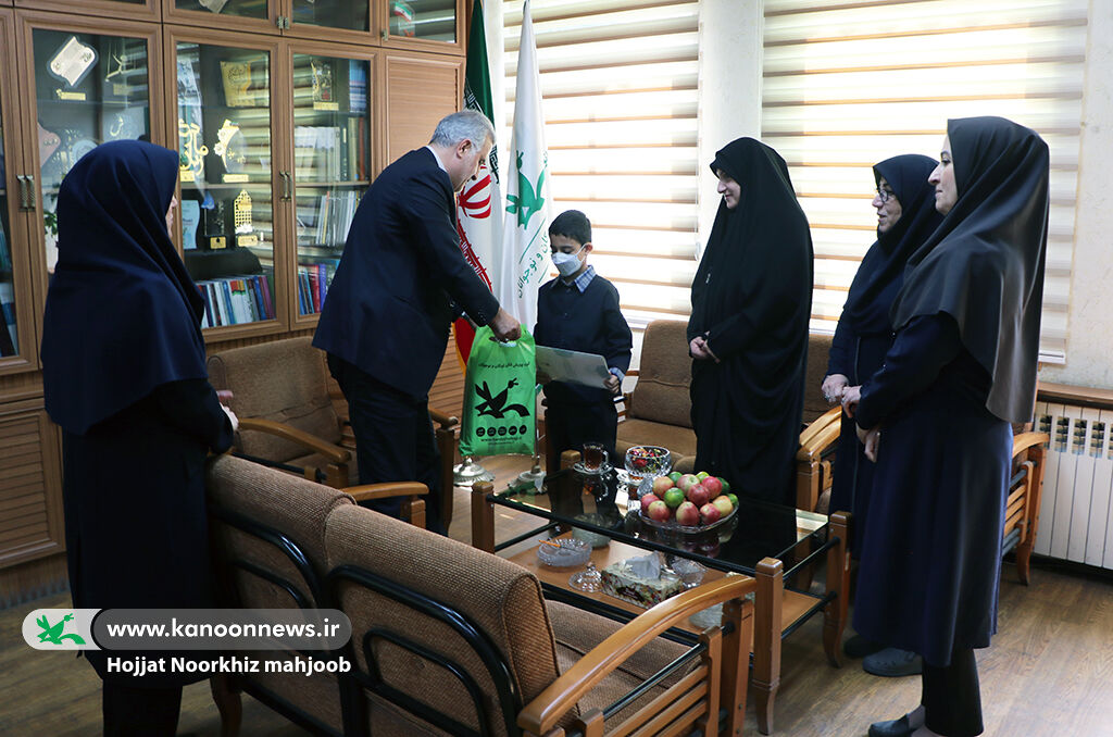 فرزند شهید مدافع حرم، عضو افتخاری کانون شد