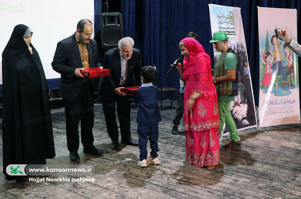 کودکان سیاهکلی با «رنگ خوش زندگی» نقشکشیدند