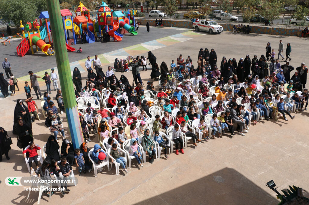 استقبال ۶۰۰۰ کودک و نوجوان مناطق کمبرخوردار سمنان از تماشاخانه سیار کانون