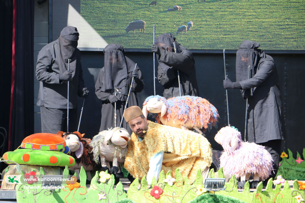 استقبال ۶۰۰۰ کودک و نوجوان مناطق کمبرخوردار سمنان از تماشاخانه سیار کانون