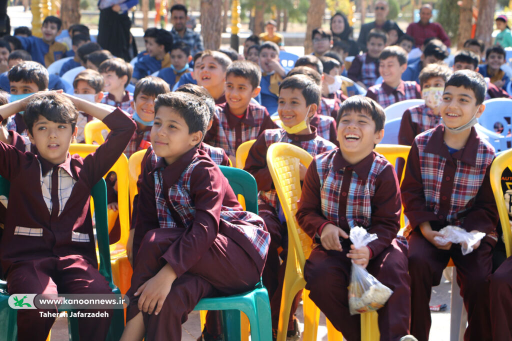 استقبال ۶۰۰۰ کودک و نوجوان مناطق کم‌برخوردار سمنان از تماشاخانه سیار کانون