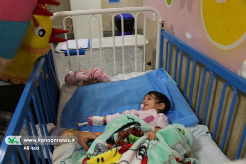 عیادت از کودکان بستری در بیمارستان‌ شهدای خلیج فارس  همزمان با هفته ملی کودک