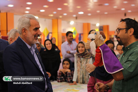 بازدید وزیر آموزش و پرورش از نمایشگاه هفته ملی کودک