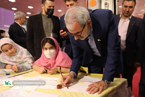 بازدید وزیر آموزش و پرورش از نمایشگاه هفته ملی کودک