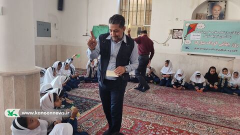 اعزام کتابخانه های سیار کانون خوزستان به روستای عین از توابع شهرستان شوش