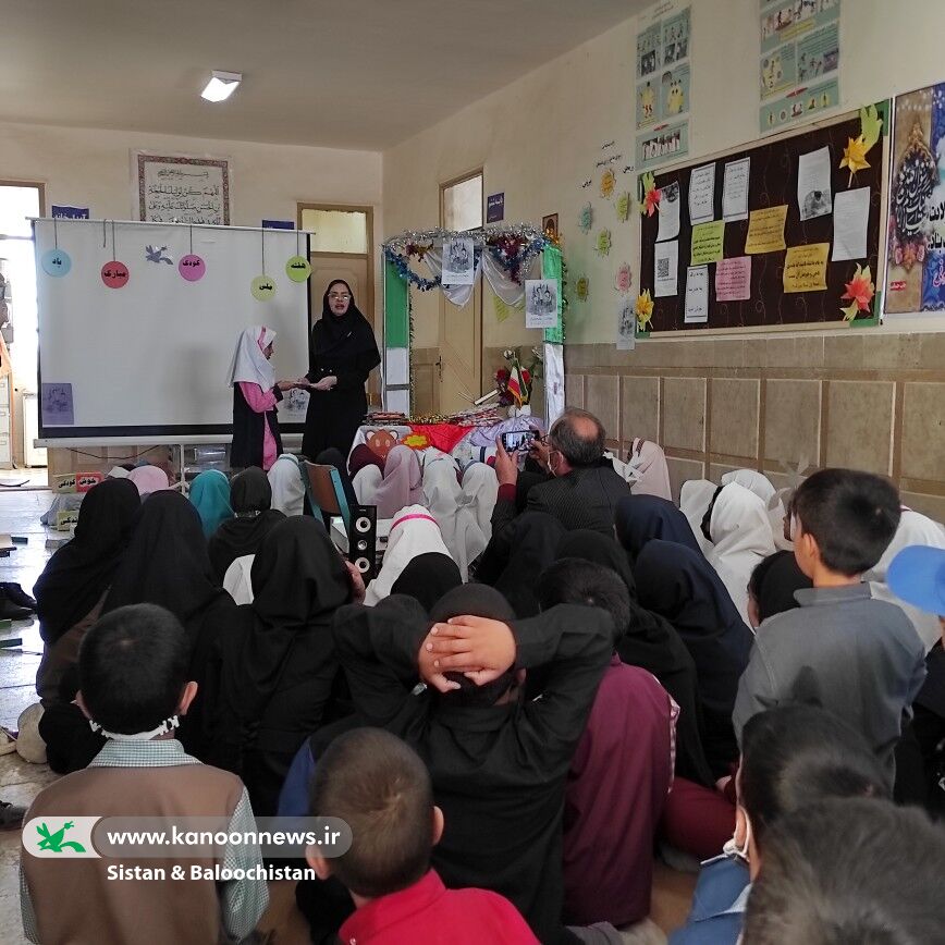 کتاب‌خانه‌های سیار و پستی کانون پرورش فکری پیام‌آور شادی برای کودکان روستاهای سیستان