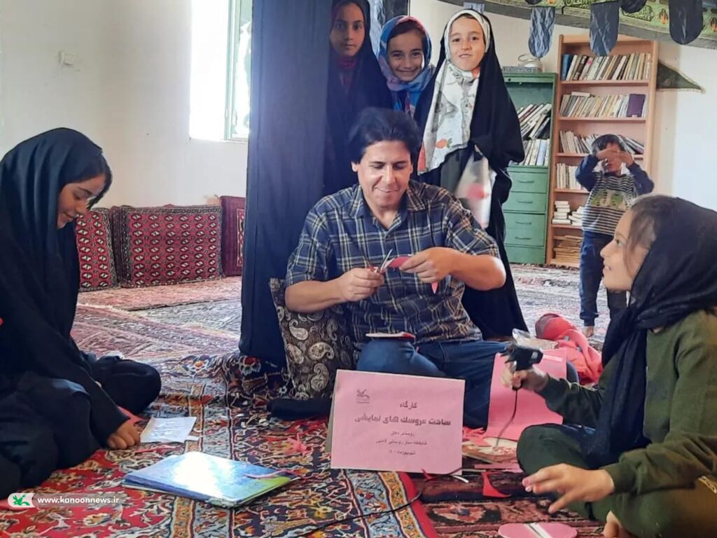 کارگاه "ساخت عروسک دستکشی" در روستای دهلق