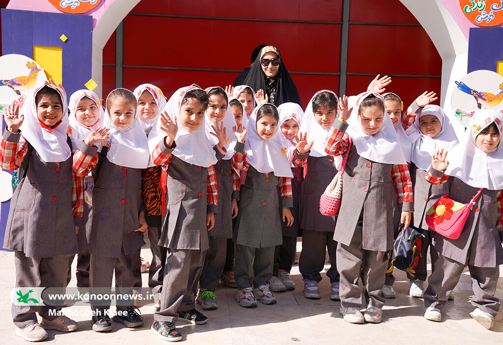 نمایشگاه هفته ملی و روز جهانی کودک در کانون (۶) تمدید نمایشگاه هفته ملی کودک در تهران تا روز ۲۴ مهر