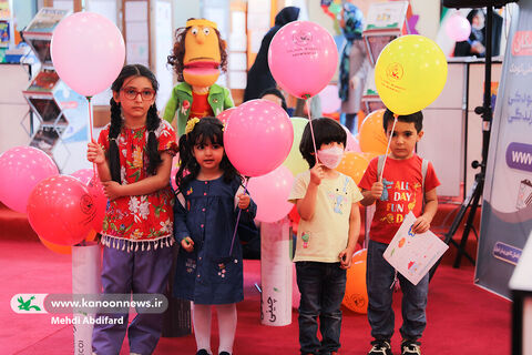 نمایشگاه هفته ملی و روز جهانی کودک در کانون (۷)