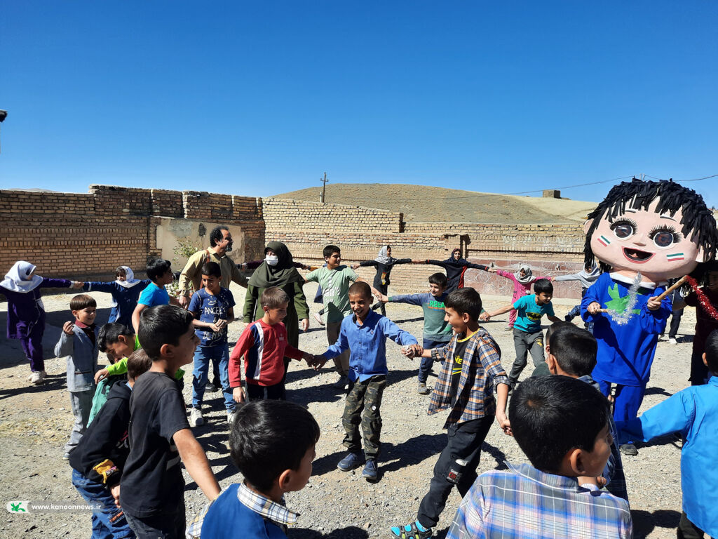 پیک امید کانون در هفته ملی کودک به روستای میشن رسید